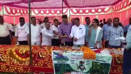 नोखा: नगर परिषद नोखा के पश्चिम पट्टी उच्च विद्यालय के खेल मैदान में मसाल खेलकूद प्रतियोगिता का आयोजन किया गया