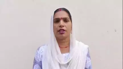 अमरोहा: अमरोहा के मोहल्ला आरजू कॉलोनी में दंबगों ने जमीनी विवाद के चलते परिवार को पीटा, पीड़ित परिवार ने इंसाफ की गुहार लगाई