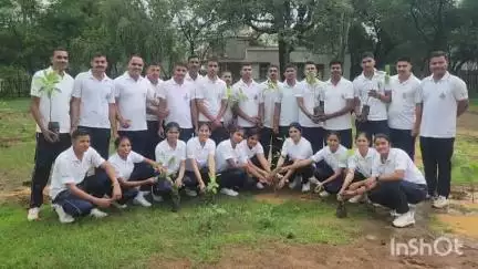 विदिशा नगर: विदिशा पुलिस विभाग ने मनाया हरियाली महोत्सव, 10 हजार पौधे लगाने का रखा लक्ष्य