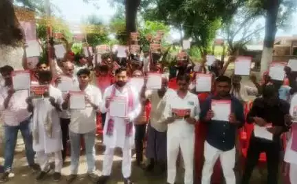 27 जनवरी 2025 से प्रतिदिन गांव गांव व घर-घर जाकर की पीडीए पर मीटिंग व पीडीए पर चर्चा

आज दिनाँक 7 जुलाई को 136 ददरौल विधानसभा के ग्राम पंचायत~  ग्राम पंचायत सेरामऊ दक्षिणी आज क्षत्रिय समाज एवं कश्यप समाज के द्वारा।में पीडीए पर मीटिंग क