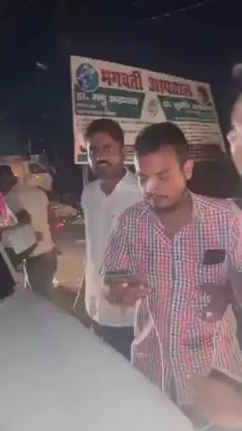 बिजनौर 

*भाजपा युवा मोर्चा के जिलाध्यक्ष रोबिन चौधरी के साथ अभद्रता*
 
बिजनौर - आये दिन सोशल मीडिया पर किसी ने किसी ची