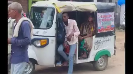 बाह: पिनाहट बाजार में बेखौफ दौड़ रहे डग्गेमार वाहन, पुलिस है मौन