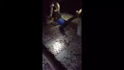 भदोही: सुरियावां के महुआपुर में ट्रेन की टक्कर से घायल युवक की जान पीआरवी पुलिस की तत्परता से बची