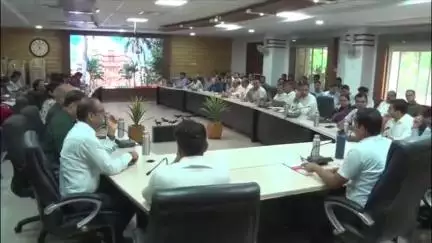 खुडैल: इंदौर जिले में डेंगू का प्रकोप तेजी से बढ़ रहा, स्वास्थ्य विभाग ने दी जानकारी, कलेक्टर ने की योजनाओं की समीक्षा