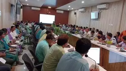 মানকাচৰ: জিলা আয়ুক্ত কাৰ্যালয়ৰ সভাকক্ষত অনুষ্ঠিত ষ্টপ ডায়েৰিয়া অভিযান ২০২৫ সন্দৰ্ভত জিলা পৰ্যায়ৰ পৰ্যালোচনা বৈঠক অনুষ্ঠিত
