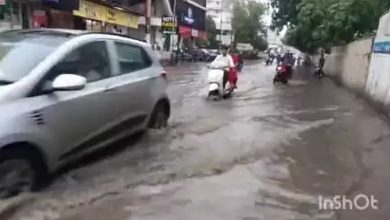 આણંદ શહેર: શહેરમાં માત્ર અડધા કલાકમાં 1 ઇંચ વરસાદ ખાબકતા નીચાણવાળા વિસ્તારોમાં જળબંબાકાર