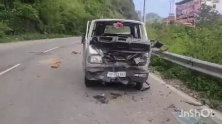 सोलन: NH-5 पर ध्यारीघाट के समीप दो गाड़ियों के बीच हुई टक्कर, पुलिस कर रही मामले की जांच