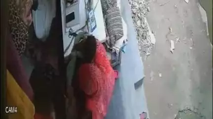 रोहतक: माल गोदाम रोड पर शोरूम से महिलाओं ने चुराया कपड़ा, सीसीटीवी में कैद, कपड़े खरीदने का बनाया बहाना