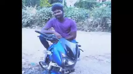 வேலூர்: தனியார் பேருந்து மோதி வாலிபர் உயிரிழந்த நிலையில் விரக்தியில் கண்ணாடியை உடைத்த மக்கள், காகிதப்பட்டறையில் பரபரப்பு