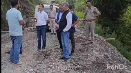 खुंडियां: विधायक संजय रत्न ने पंचायत जरुण्डी में बरसात से हुए नुकसान का लिया जायजा, सुनी जनसमस्याएं