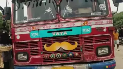 अंबड: जावयाचे वर्षश्राद्ध करून परतणाऱ्या सासुवर काळाचा घाला सोबत बालकही जागीच ठार अंबड शहरातील शिवाजी पुतळ्या जवळील घटना