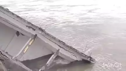 মানকাচৰ: ওৱাহাব বজাৰত তীব্ৰ গৰাখহনীয়াৰ ফলত নৈত জাহ যায় ভাৰতীয় ষ্টেট বেংকৰ গ্ৰাহক সেৱা কেন্দ্ৰ