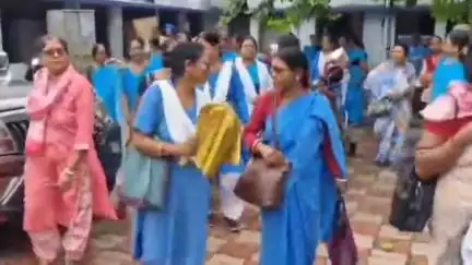 বারাবনী: আসানসোল পৌরনিগমের 
মুখ্য স্বাস্থ্য আধিকারিকের সঙ্গে সাক্ষ্যত করলেন অস্থায়ী টিকাদান কর্মীরা নানান সমস্যা নিয়ে #jansamasy