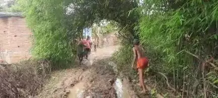 प्राईमरी स्कूल फुलपुर भटपुरा जाने के रास्ते की जानी जमीनी हकीकत अभी तक 1 किमी मार्ग का निर्माण काराने में शासन प्रशासन नाकाम