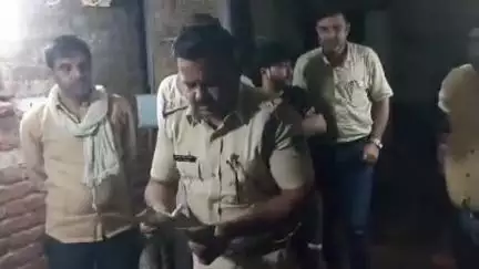 जबलपुर: कुख्यात सटोरी वॉकी टॉकी से अड्डे पर खिला रहा था सट्टा, पुलिस ने 3 को किया गिरफ्तार