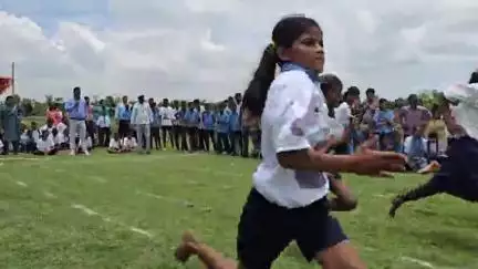 नाथनगर: नाथनगर प्रखंड के 14 संकुल के छात्र-छात्राओं ने खेल महोत्सव में लिया भाग, विजेताओं को मिला सम्मान