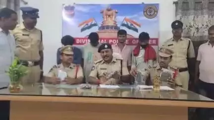 మనోహరాబాద్: పోతురాజు పల్లి గ్రామ శివారులో గంజాయి తాగుతున్న 6 మంది అరెస్టు ఇద్దరు పరారీ