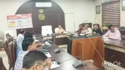 संभल: मुख्य विकास अधिकारी की अध्यक्षता में कलेक्ट्रेट सभागार में विशेष संचारी रोग नियंत्रण अभियान की समीक्षा बैठक का आयोजन हुआ