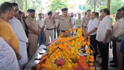 बासोदा: बासौदा में लोकतंत्र सेनानी का राजकीय सम्मान के साथ अंतिम संस्कार किया गया