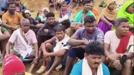नारायणपुर: कनेरा के जंगलों में अवैध कटाई और अतिक्रमण के खिलाफ सैकड़ों ग्रामीण लामबंद, प्रशासन की चुप्पी पर फूटा आक्रोश #jansamasya
