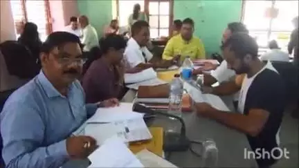 अल्मोड़ा: खंड विकास कार्यालय हवालबाग में प्रत्याशियों के नामांकन पत्रों की हुई जांच, 2 अवैध नामांकन पत्र निरस्त किए गए