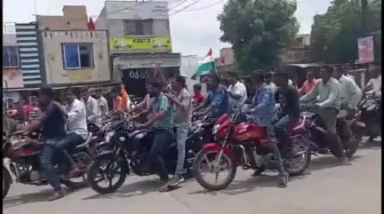 मनासा: आर्मी यूनिट मेरठ में तैनात सेना के जवान की इलाज के दौरान मौत, हांसपुर में सैनिक सम्मान के साथ हुआ अंतिम संस्कार