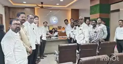 लातूर: जय तुळजाभवानी नगर येथील नागरिकांनी रस्त्याबाबत लातूर महानगर पालिका आयुक्त, जिल्हाधिकारी व रजिस्ट्रार यांना दिले निवेदन