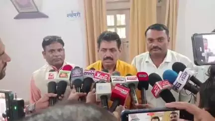 ओबीसी महासभा द्वारा 10 तारीख को जिला कलेक्टर कार्यालय का घेराव किया जाएगा, जिसका उद्देश्य 13% ओबीसी के होल्ड को हटाने की मांग करना है। इस संबंध में छतरपुर सर्किट हाउस में एक प्रेस वार्ता आयोजित की गई थी, जिसमें महासभा के पदाधिकारियों ने अप