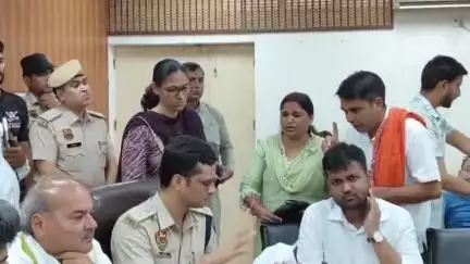 रेवाड़ी: महिला के ट्रॉली बैग से गहने चोरी, पुलिस ने शिकायत नहीं ली, पीड़िता ने रेवाड़ी उपायुक्त से लगाई न्याय की गुहार