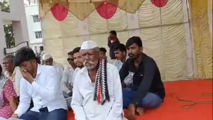 उदगीर: औसा येथे अपघातात मृत पावलेल्या व्यक्तीला आर्थिक मदत द्यावी,स्वप्नील जाधव युवा मंचचे उपजिल्हाधिकारी कार्यालयासमोर आंदोलन
