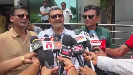નડિયાદ: નડિયાદ રિયલ એસ્ટેટ સંગઠન દ્વારા આવેદનપત્ર આપાતા જોઈન્ટ સેક્રેટરી રીયલ એસ્ટેટ ડેવલપર્સ એસોસિએશન અમિત દવે એ આપી માહિતી.