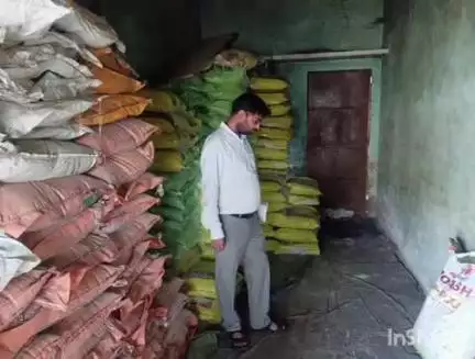 धनघटा: महुली क्षेत्र में उर्वरकों की कालाबाजारी पर कृषि विभाग की सख्ती, कई प्रतिष्ठानों पर छापेमारी की गई