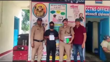 डोईवाला: डोईवाला कोतवाली पुलिस ने रेलवे स्टेशन रोड, हर्रावाला से एक शातिर अभियुक्त को गिरफ्तार किया, चोरी की ज्वैलरी बरामद