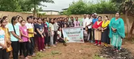 ଖରିଆର: ଖଡ଼ିଆଳ କଲେଜରେ ଏକ ପେଡ ମାଁକେ ନାମ ଅବସରରେ ସପ୍ତାହ ବ୍ୟାପି ଅନୁଷ୍ଠିତ ବନ ମହୋତ୍ସବ ଉଦଯାପିତ