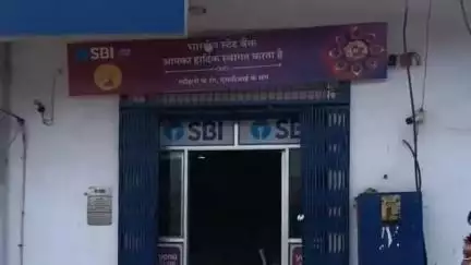पाली: मंडिया रोड स्थित एसबीआई बैंक के लॉकर रूम में अज्ञात कारणों से लगी आग, दमकल कर्मियों ने पाया काबू