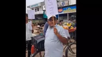 માણસા: માણસામાં વરસાદથી પડેલા ખાડાઓને લઈ અનોખો વિરોધ#Jansamasya