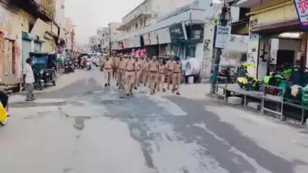 पुवायां: आगामी श्रावण माह की कांवड़ यात्रा के दृष्टिगत एसपी ने पुलिस बल के साथ किया गश्त