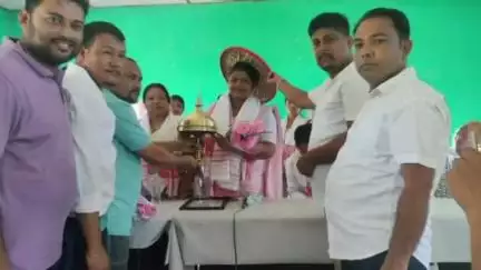 কদম: থেকেৰাগুৰীত চাউলধোৱা গাওঁ পঞ্চায়তৰ নৱনিযুক্ত সভানেত্ৰীৰ কাৰ্যভাৰ গ্ৰহণ অনুষ্ঠান ,উপস্থিত বিধায়ক নৱ কুমাৰ দলে