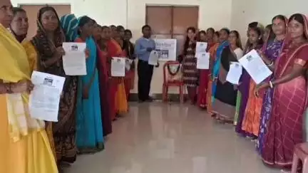 विष्णुगढ़: नावाटांड सामुदायिक भवन में विस्थापितों ने बलिदान दिवस मनाया, डीवीसी स्थापना दिवस का विरोध किया