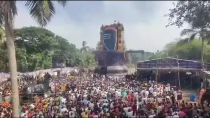 மயிலாடுதுறை: வழுவூர் அருகே பெருஞ்சேரி தாருகாவனத்தில் 54 அடி உயர சிவன் கோயில் கும்பாபிஷேகம்