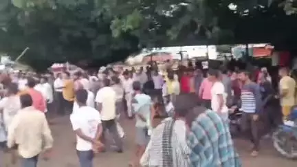 चंदौसी: चंदौसी के मंडी में मारपीट के बाद गाली-गलौज का वीडियो सोशल मीडिया पर वायरल, 4 नामजद और 4 से 5 अज्ञात पर मुकदमा दर्ज
