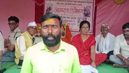हिंगोली: कडोळी येथील बोगस डॉक्टरवर कारवाईसाठी पीडित कुटुंबाचे जिल्हाधिकारी कार्यालयासमोर उपोषण