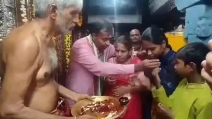 కొవ్వూరు: కామాక్షితాయి అమ్మవారిని దర్శించుకున్న జిల్లా ప్రత్యేక న్యాయమూర్తి జీ.శ్రీనివాస్