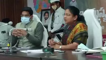 భీమవరం: మెగా పేరెంట్స్, టీచర్స్ మీట్ ఏర్పాట్లుపై అధికారులతో జిల్లా కలెక్టర్ నాగరాణి సమావేశం