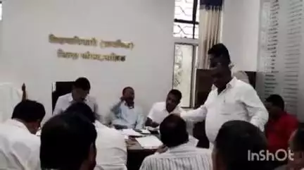 नाशिक: जिल्हा परिषद कार्यालयात शिक्षक संघटनांची विविध विषयांवर प्रभारी शिक्षणाधिकारी भास्कर कनोज यांच्या उपस्थितीत झाली बैठक