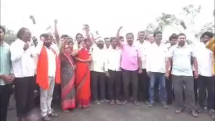 अर्धापूर: शक्तिपीठ महामार्गाविरोधात शेतकरी आक्रमक, देगाव येथील शेतकऱ्यांनी मोजणीसाठी आलेल्या अधिकाऱ्यांना लावले हाकलून