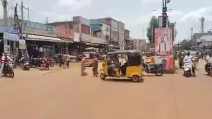 జహీరాబాద్: జహీరాబాద్‌లో ఇరుకుగా మారిన ప్రధాన కూడళ్ళు, ఇబ్బందులు ఎదుర్కొంటున్న ప్రజలు #localissue