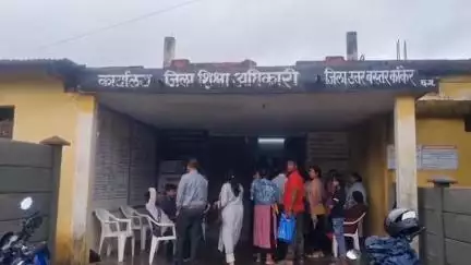 कांकेर: जिला शिक्षा अधिकारी कार्यालय में लगभग 50 शिक्षकों को दिया गया विज्ञान प्रयोगशाला सहायक का ज्वाइनिंग लेटर