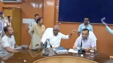 जांजगीर: जिला कलेक्ट्रेट कार्यालय सभाकक्ष में कलेक्टर ने जनदर्शन में सुनीं समस्याएं, गुणवत्तापूर्ण निराकरण के लिए दिए निर्देश