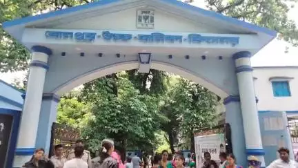 বোলপুর-শ্রীনিকেতন: বোলপুর উচ্চ বালিকা বিদ্যালয়ের শৌচালয়ে ক্লাস 9-র ছাত্রীকে র‍্যাগিং সিনিয়ারদের, বিক্ষোভ পড়ুয়া ও অভিভাবকদের
